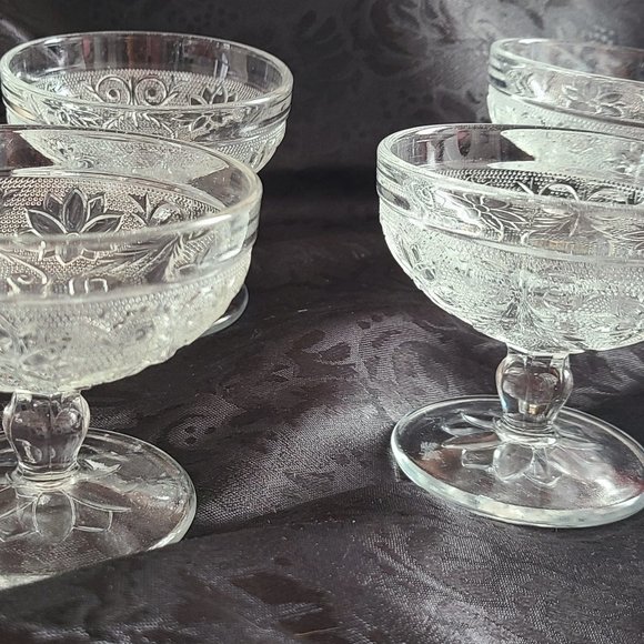 GLASS/CRYSTAL Floral (Poinsettia) Designed Dessert Cups (Set of 4) - Picture 5 of 6